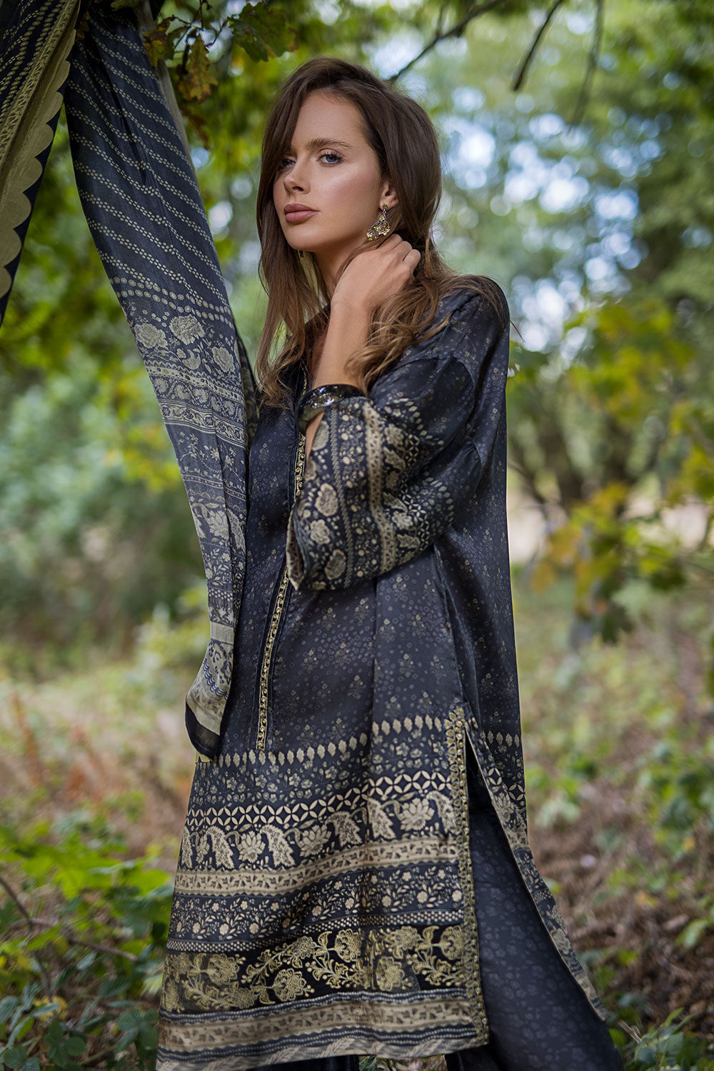 Design 05 Satin '25 Unstitched
ST25-05